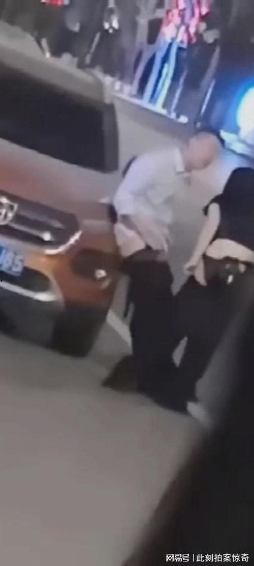 男女车上吃瓜,揭秘车内小秘密