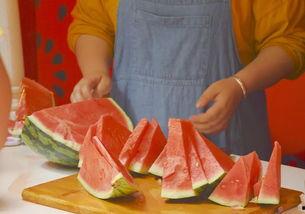 荷塘吃瓜,一场别开生面的夏日狂欢