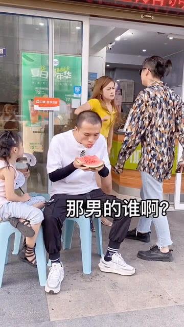 吃瓜情侣吵架图片,一场甜蜜与火花的碰撞